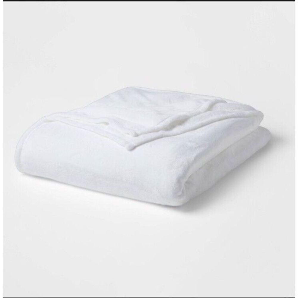 Room Essentials Plush Bed Blanket Throw